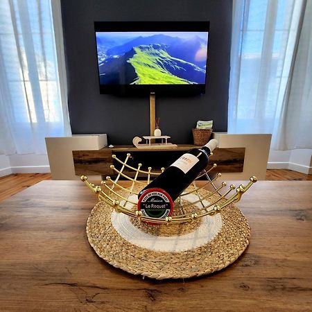 Chaleureux Appartement Refait A Neuf Vic sur Cere Bagian luar foto