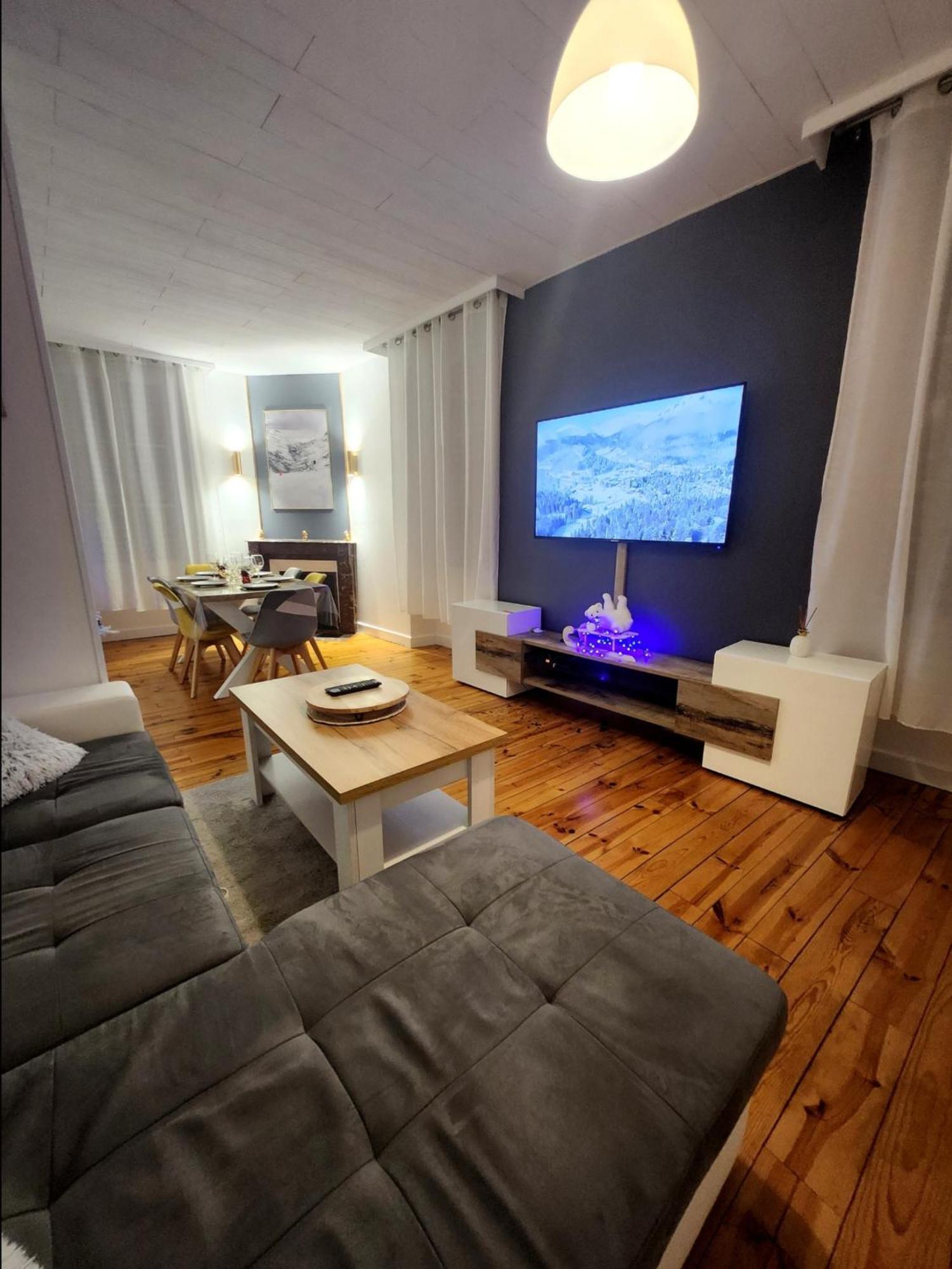 Chaleureux Appartement Refait A Neuf Vic sur Cere Bagian luar foto