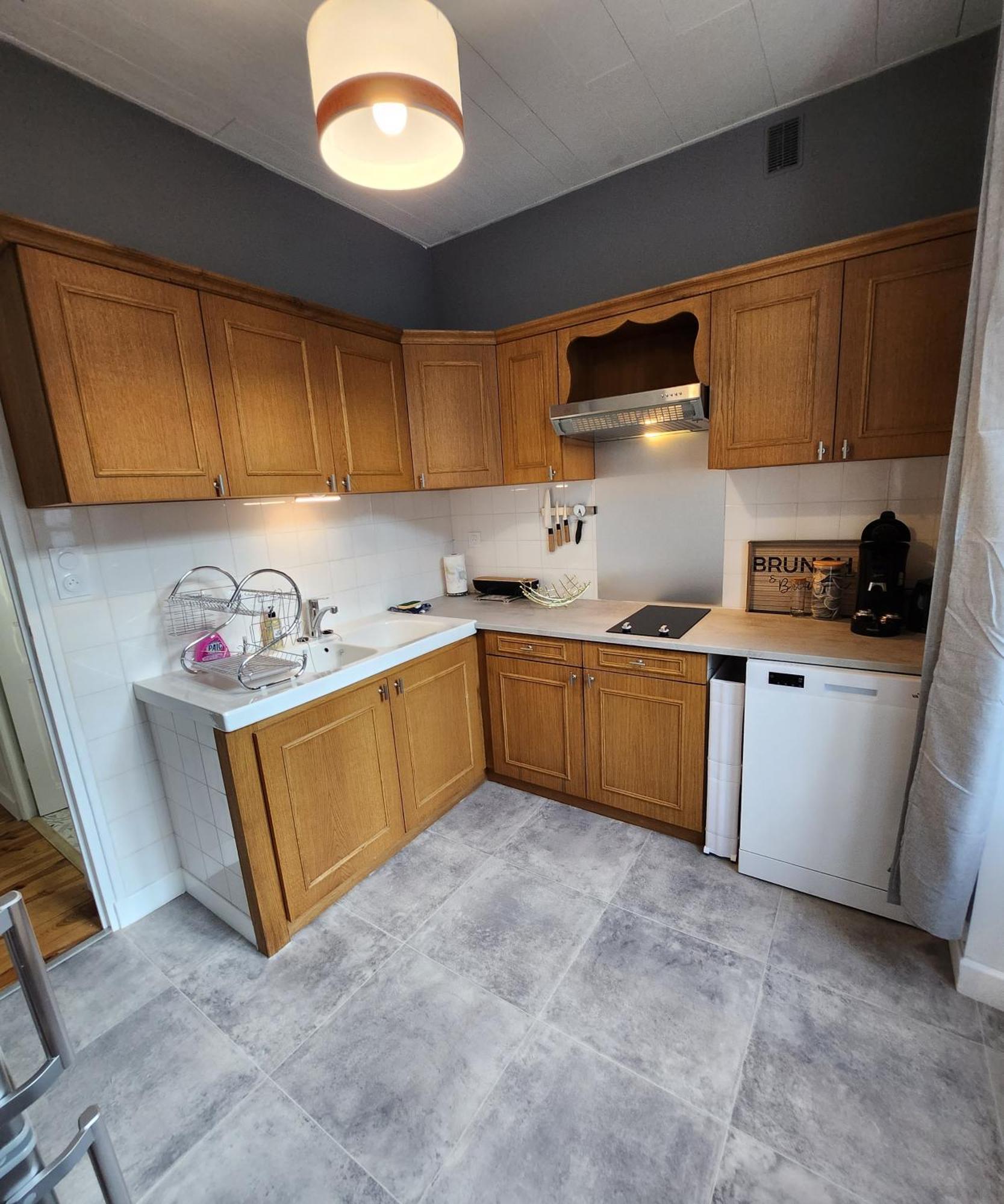 Chaleureux Appartement Refait A Neuf Vic sur Cere Bagian luar foto