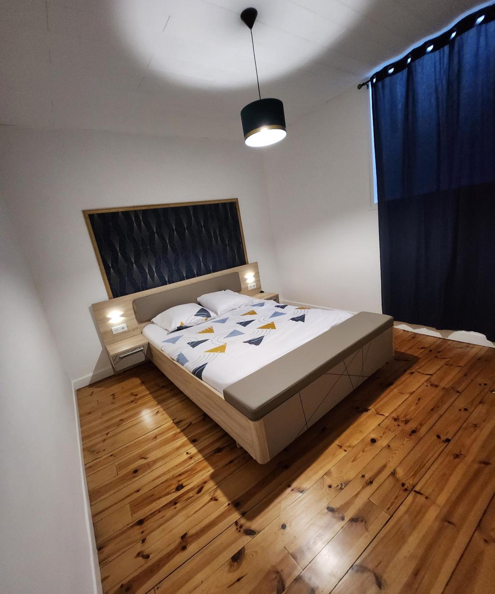 Chaleureux Appartement Refait A Neuf Vic sur Cere Bagian luar foto