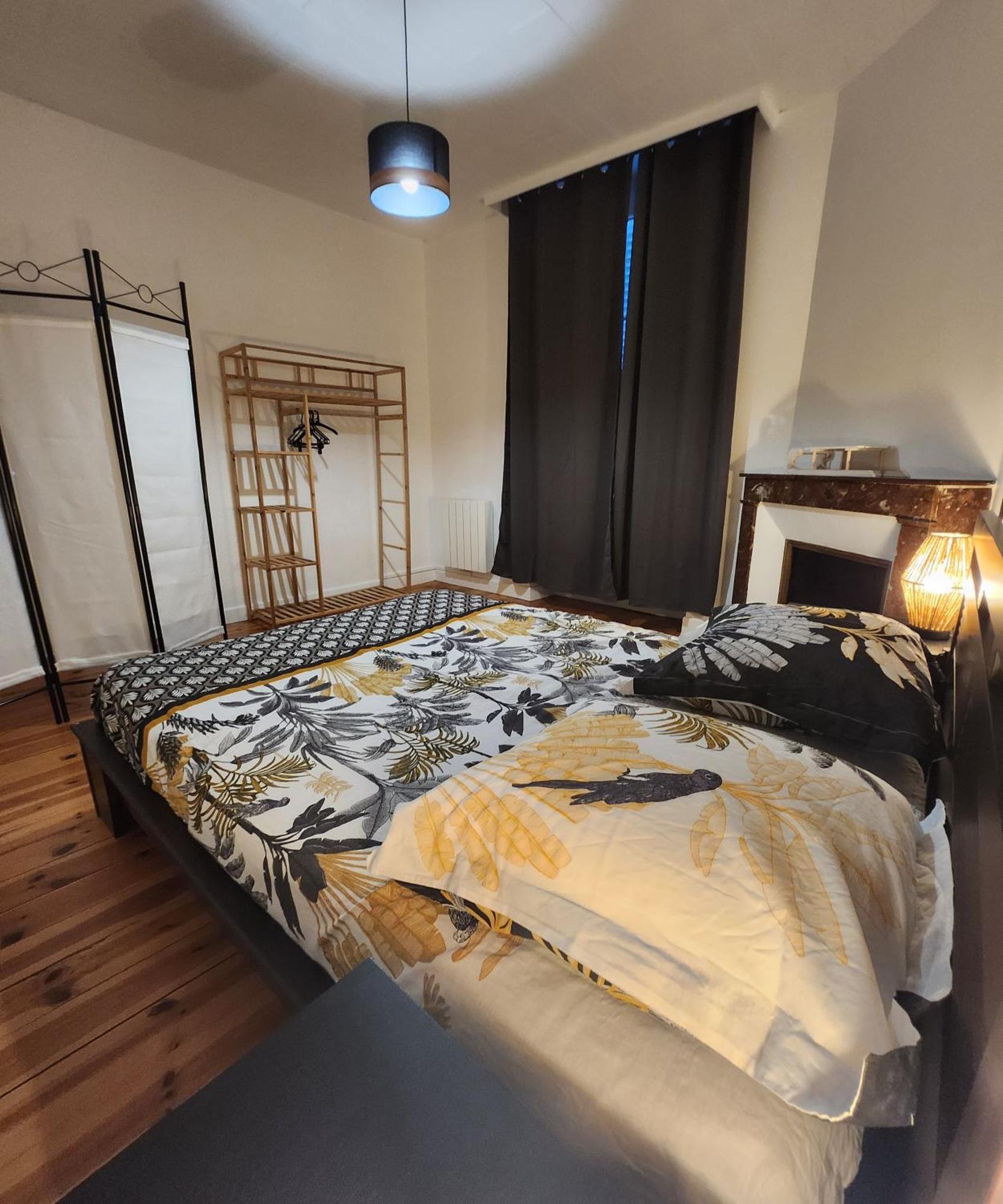 Chaleureux Appartement Refait A Neuf Vic sur Cere Bagian luar foto